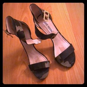Camo print Marlenee Steve Madden heels size 7